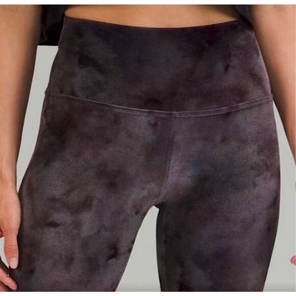 lululemon wunder lounge velour short 8" size 6 - Picture 1 of 4